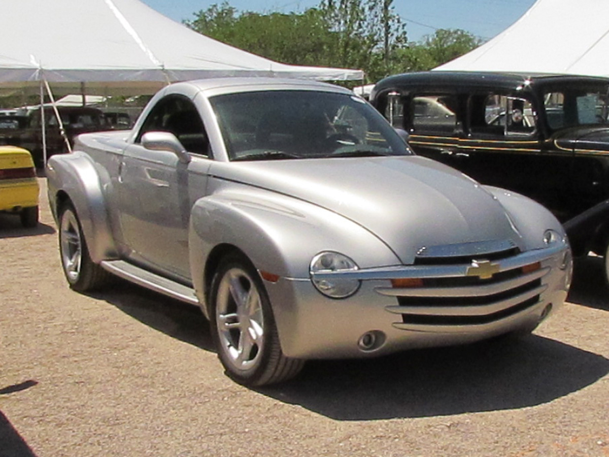 0th Image of a 2004 CHEVROLET SSR LS