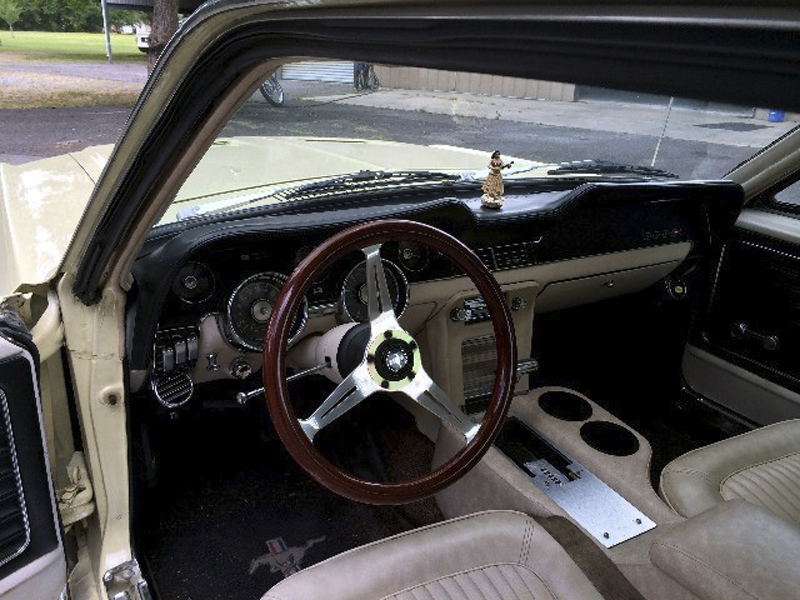 2nd Image of a 1968 FORD MUSTANG