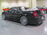 Image 2 of 5 of a 2005 CHRYSLER 300C