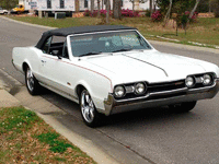 Image 4 of 9 of a 1967 OLDSMOBILE 442