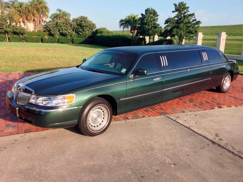 0th Image of a 1999 LINCOLN TOWN CAR