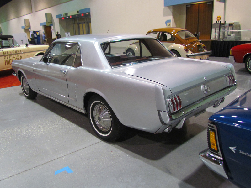 2nd Image of a 1965 FORD MUSTANG