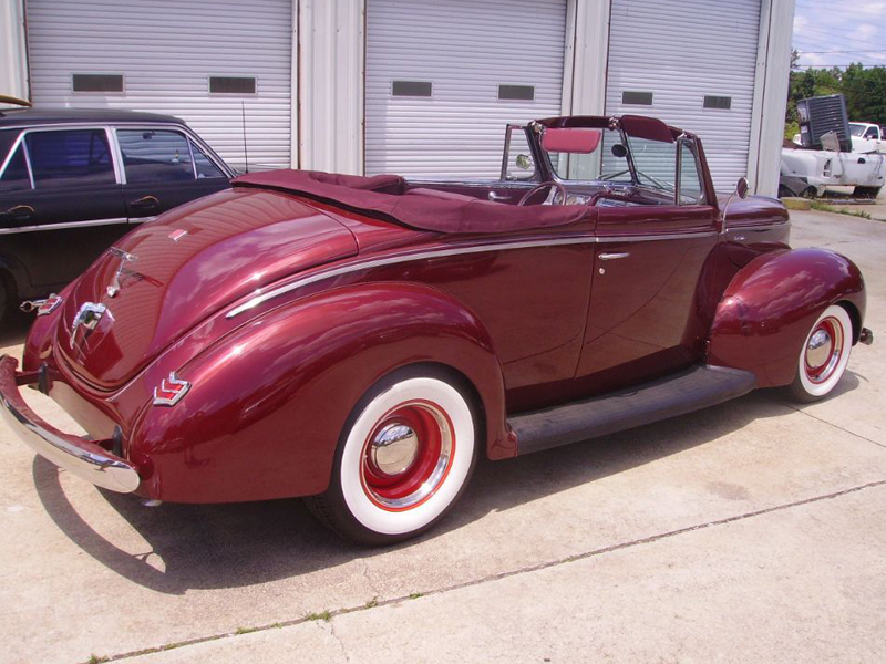 3rd Image of a 1940 FORD DELUXE