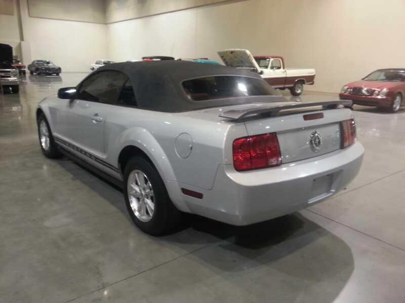 2nd Image of a 2007 FORD MUSTANG