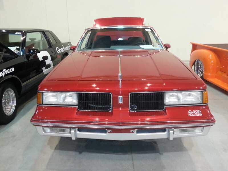 2nd Image of a 1987 OLDSMOBILE CUTLASS SUPREME