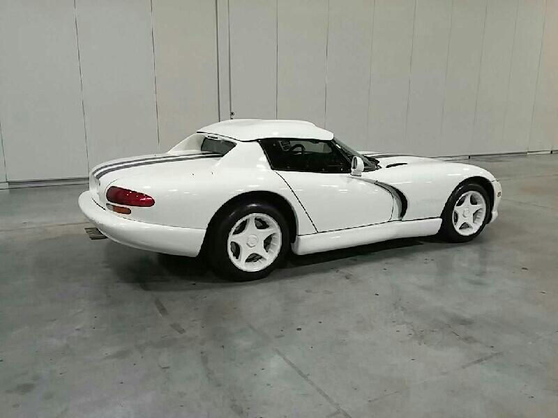 2nd Image of a 1996 DODGE VIPER RT 10