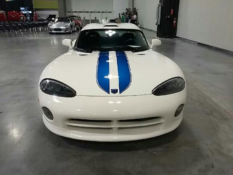 3rd Image of a 1996 DODGE VIPER RT 10