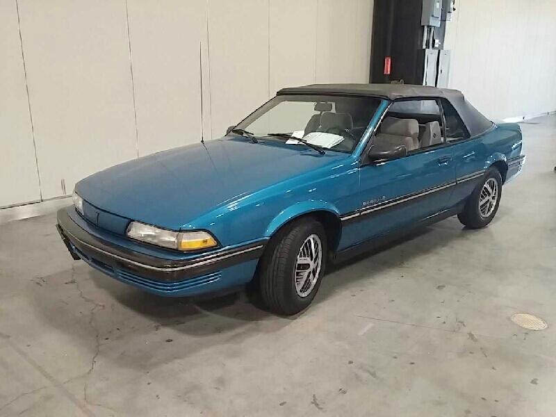 2nd Image of a 1990 PONTIAC SUNBIRD LE