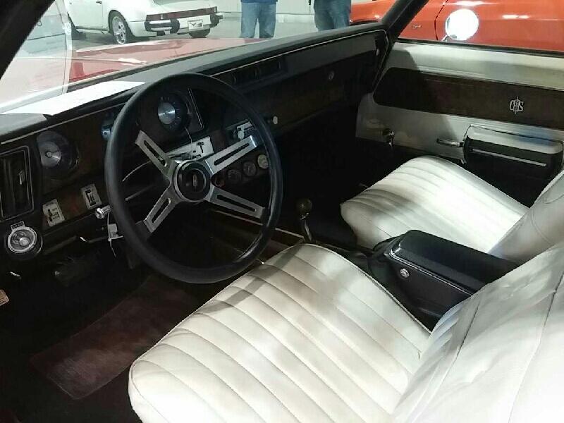 3rd Image of a 1970 OLDSMOBILE CUTLASS