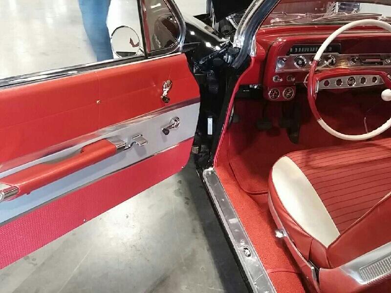 3rd Image of a 1961 CHEVROLET IMPALA SS BUBBLE TOP