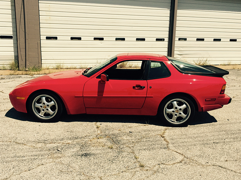 2nd Image of a 1988 PORSCHE 944 TURBO