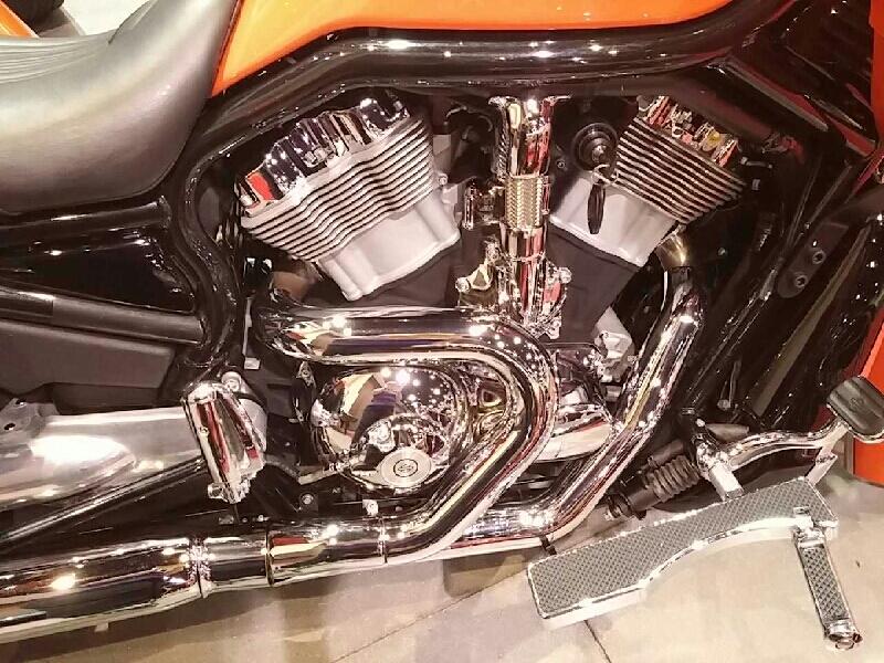 3rd Image of a 2004 HARLEY-DAVIDSON V-ROD