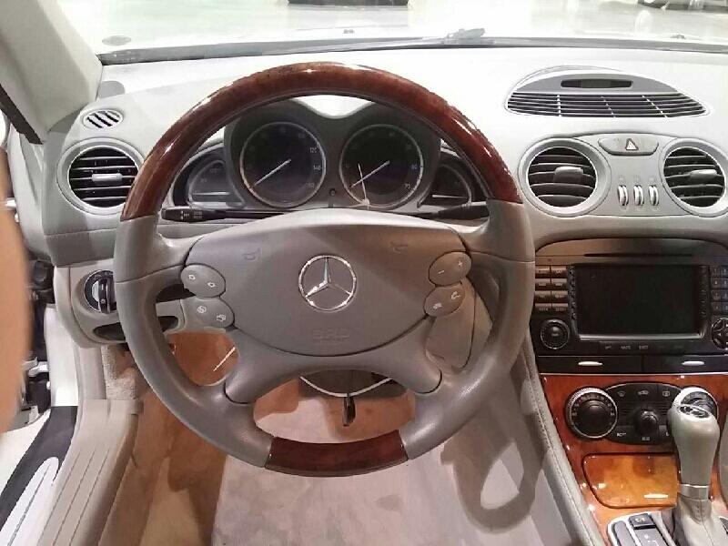 5th Image of a 2005 MERCEDES-BENZ SL-CLASS SL500