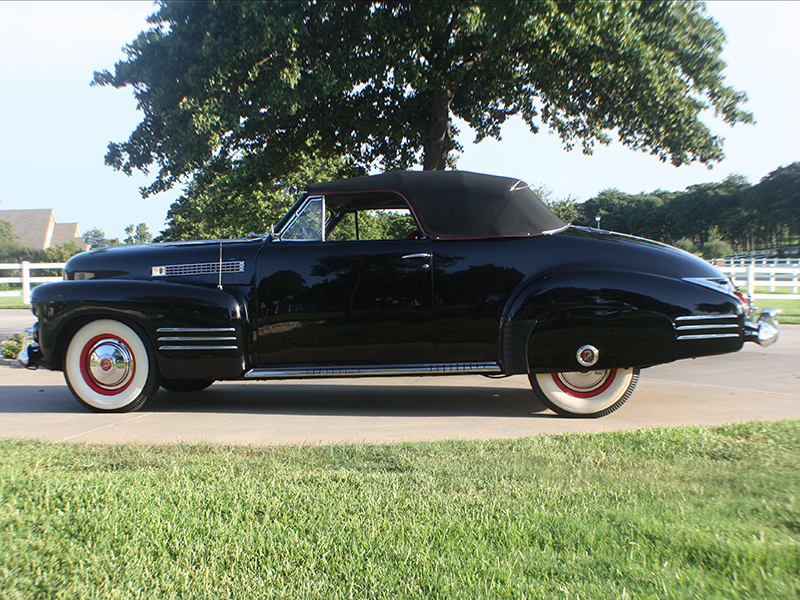 3rd Image of a 1941 CADILLAC SERIES 62 CONVERTIBLE