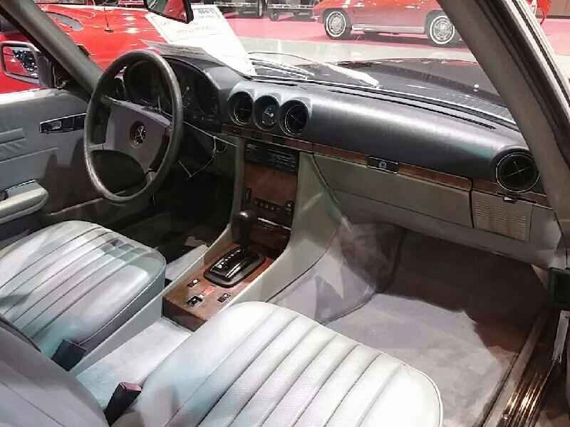 3rd Image of a 1984 MERCEDES-BENZ 380SL