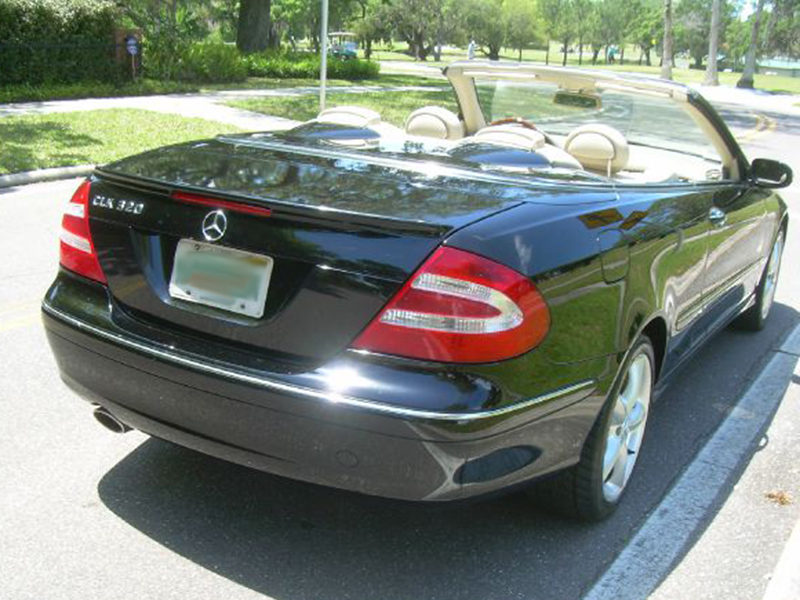 3rd Image of a 2004 MERCEDES-BENZ CLK-CLASS CLK320A