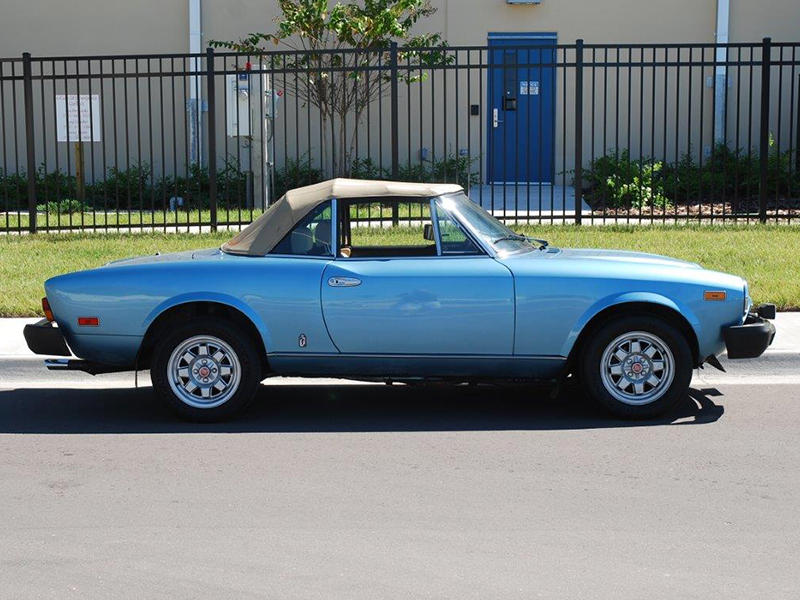 2nd Image of a 1982 FIAT 124 SPIDER