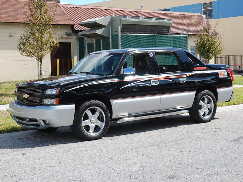 1st Image of a 2005 CHEVROLET AVALANCHE 