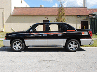 Image 5 of 12 of a 2005 CHEVROLET AVALANCHE 