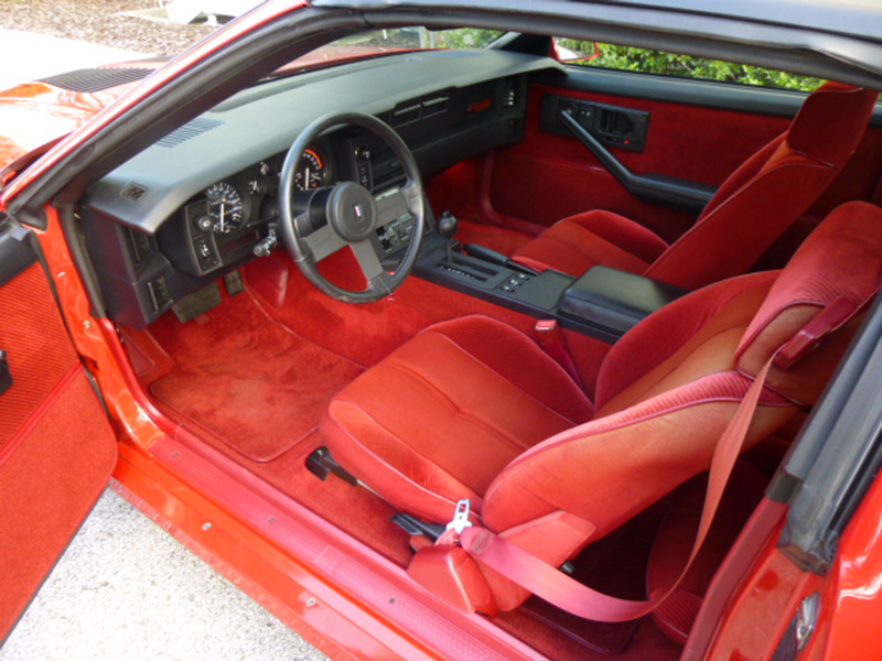 5th Image of a 1986 CHEVROLET CAMARO IROC Z