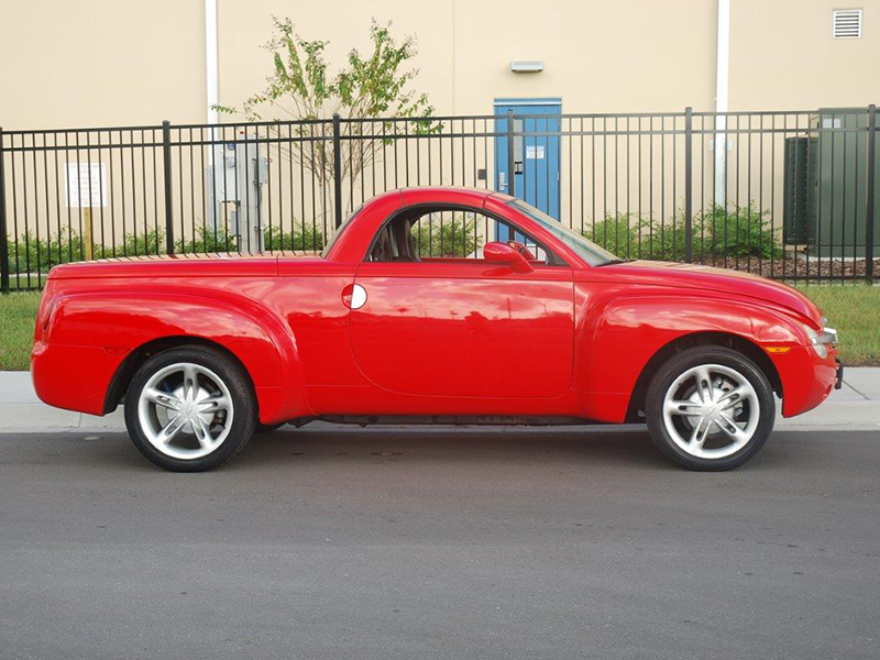 2nd Image of a 2004 CHEVROLET SSR LS