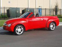 Image 6 of 12 of a 2004 CHEVROLET SSR LS