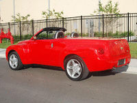 Image 7 of 12 of a 2004 CHEVROLET SSR LS