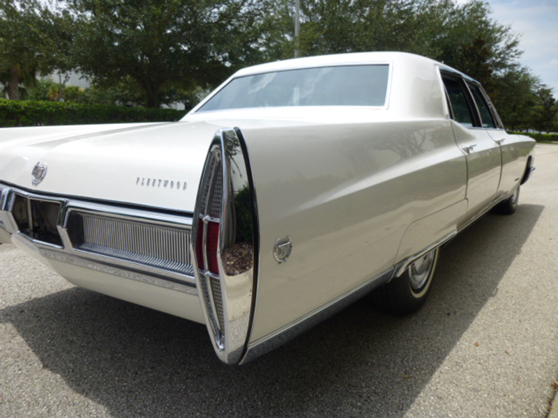 2nd Image of a 1967 CADILLAC FLEETWOOD