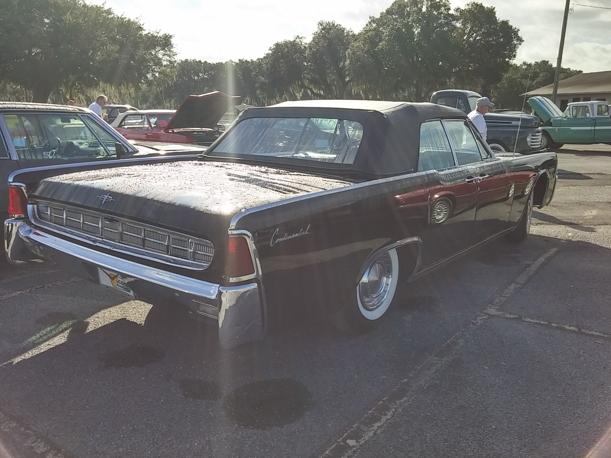 2nd Image of a 1972 LINCOLN CONTINENTAL