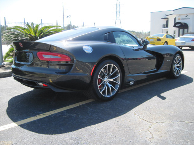 3rd Image of a 2014 DODGE VIPER GTS