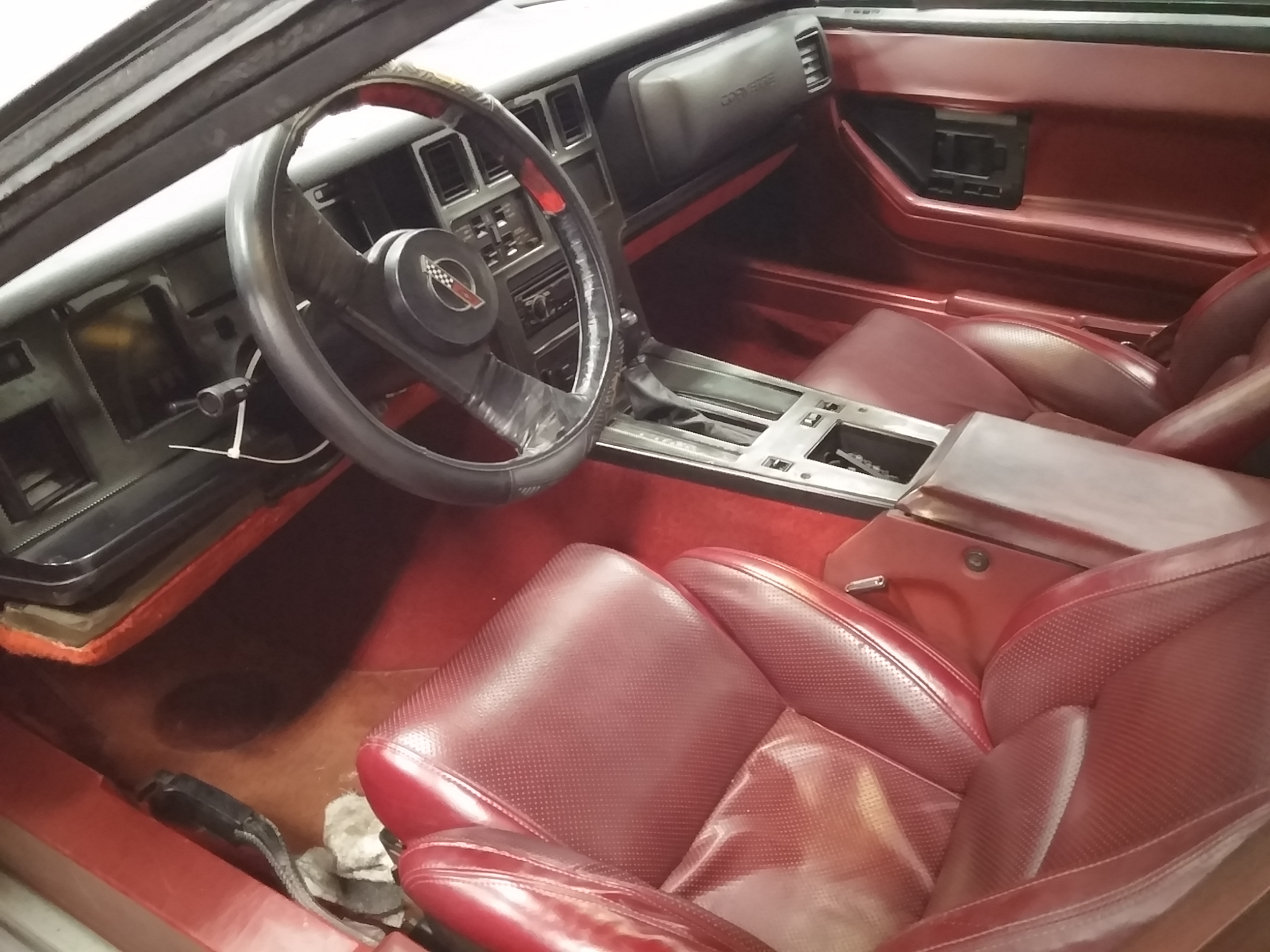 3rd Image of a 1984 CHEVROLET CORVETTE