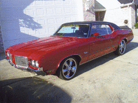 Image 3 of 10 of a 1972 OLDSMOBILE CUTLASS