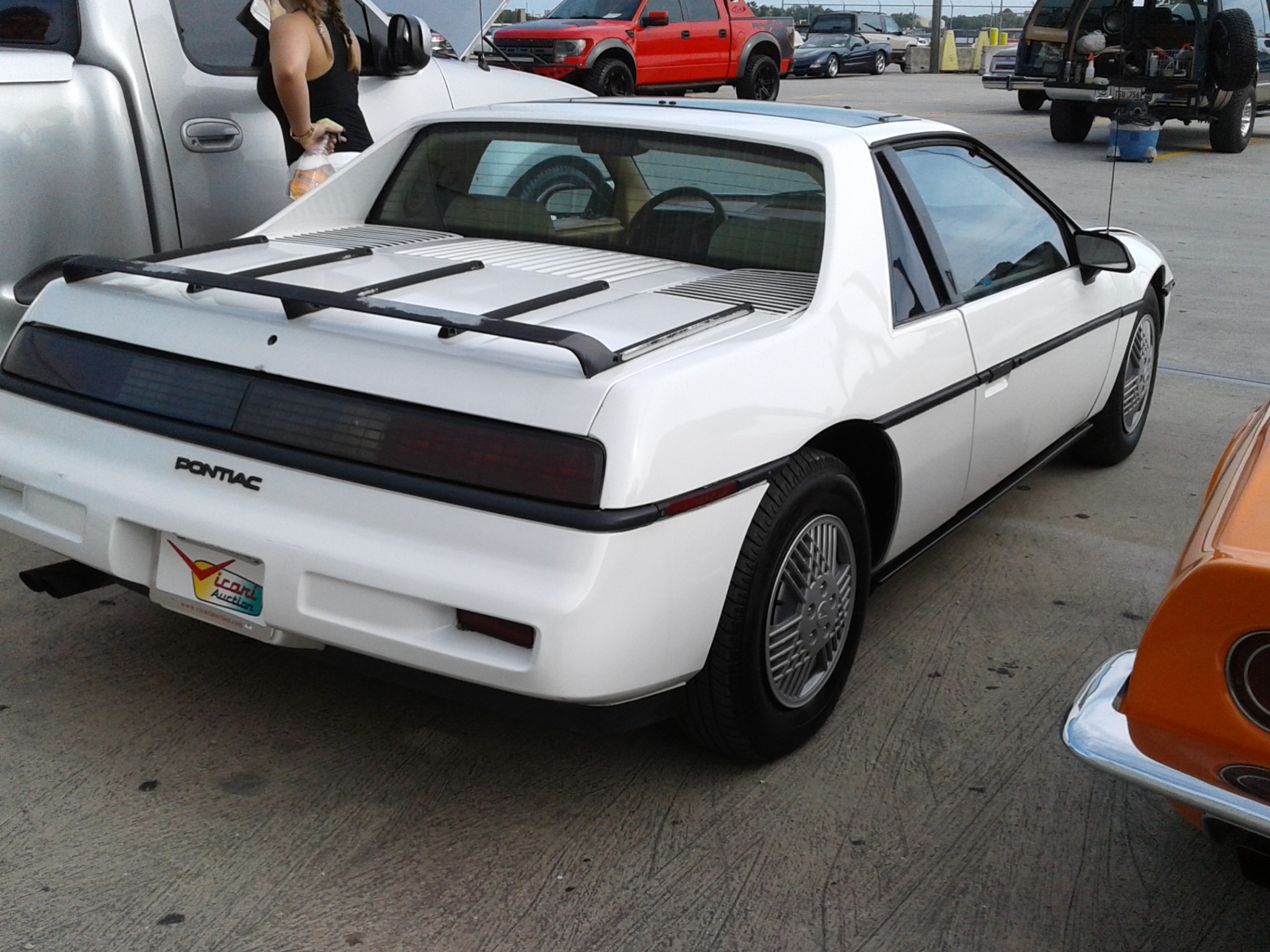 1st Image of a 1987 PONTIAC FIERO