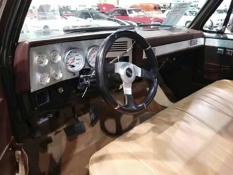 2nd Image of a 1985 CHEVROLET C10