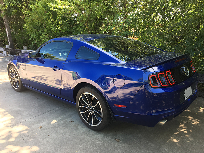 3rd Image of a 2013 FORD MUSTANG GT