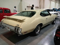 Image 2 of 9 of a 1970 OLDSMOBILE 442