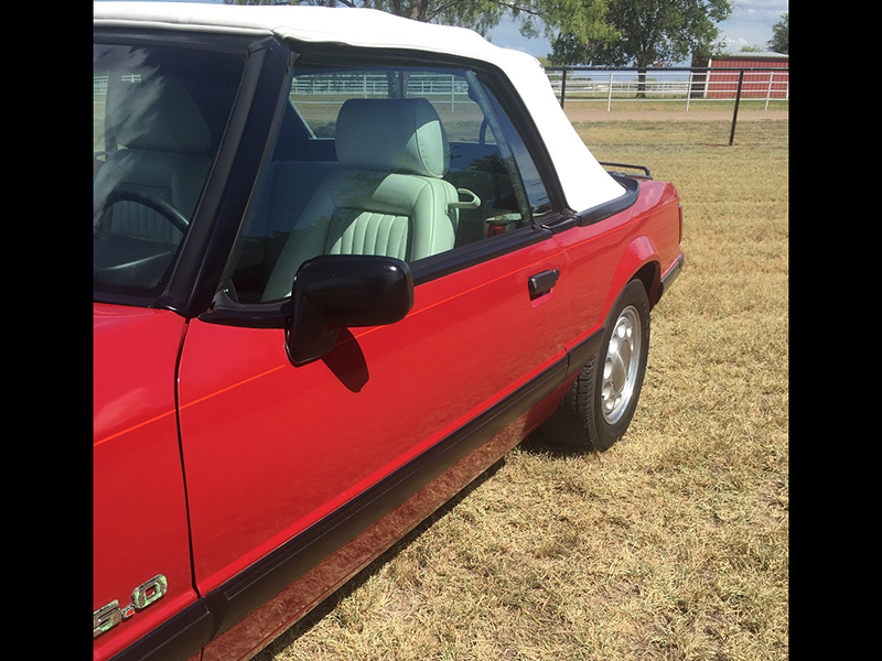 4th Image of a 1989 FORD MUSTANG LX