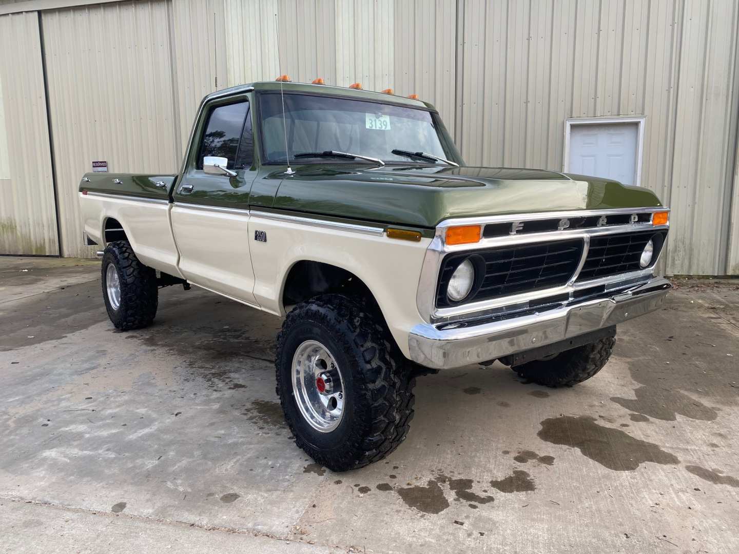 2nd Image of a 1976 FORD F250