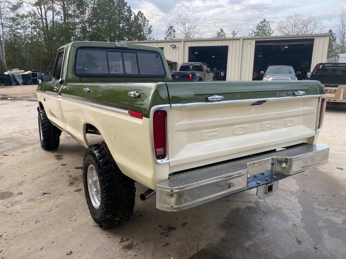 3rd Image of a 1976 FORD F250
