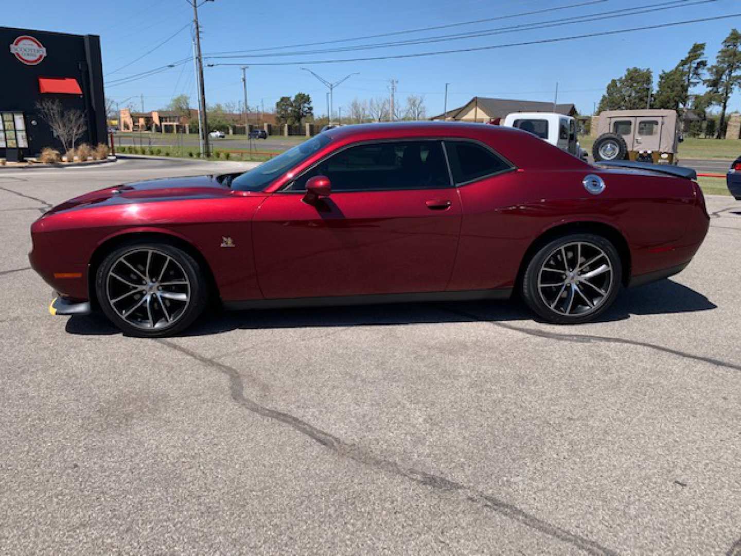 4th Image of a 2018 DODGE CHALLENGER