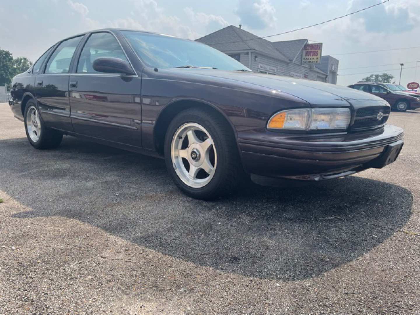 2nd Image of a 1995 CHEVROLET IMPALA