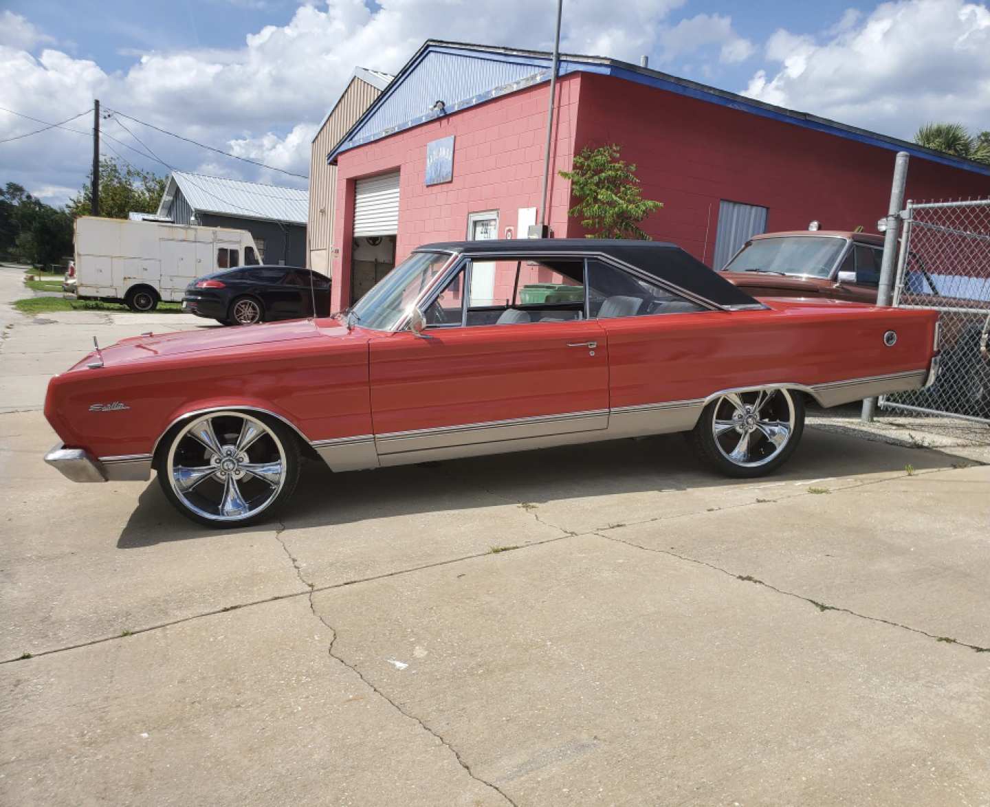 3rd Image of a 1967 PLYMOUTH SATELLITE