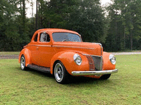 Image 3 of 9 of a 1940 FORD DELUXE