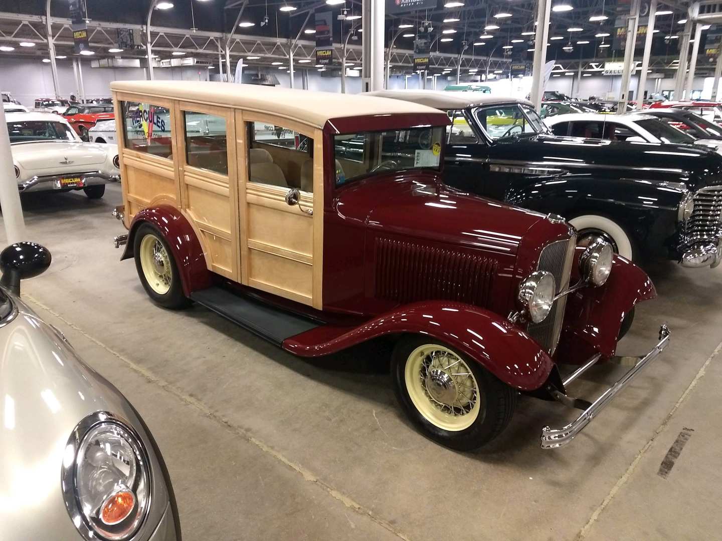 2nd Image of a 1932 FORD WOODY