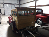 Image 4 of 6 of a 1932 FORD WOODY