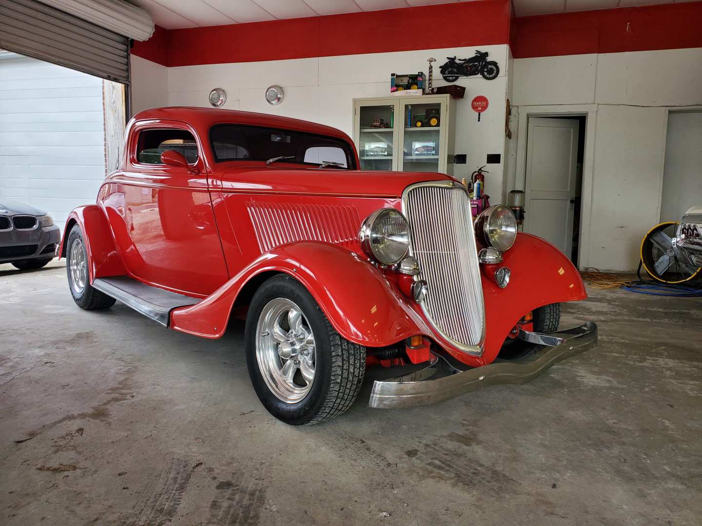 1st Image of a 1933 FORD DELUXE
