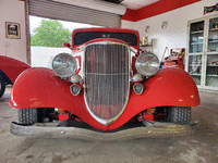 Image 2 of 15 of a 1933 FORD DELUXE