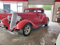 Image 3 of 15 of a 1933 FORD DELUXE