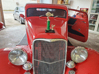 Image 5 of 15 of a 1933 FORD DELUXE
