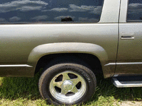 Image 4 of 19 of a 1999 GMC SUBURBAN K2500